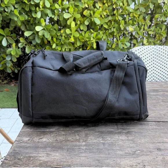 John Deere Large Duffel Travel Bag LOGO Black Never Used Excellent Condition - Picture 5 of 11